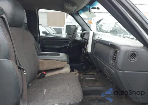 2002 Chevrolet Silverado 2500Hd из США, поврежденный, VIN 1GCHK29U72E224032